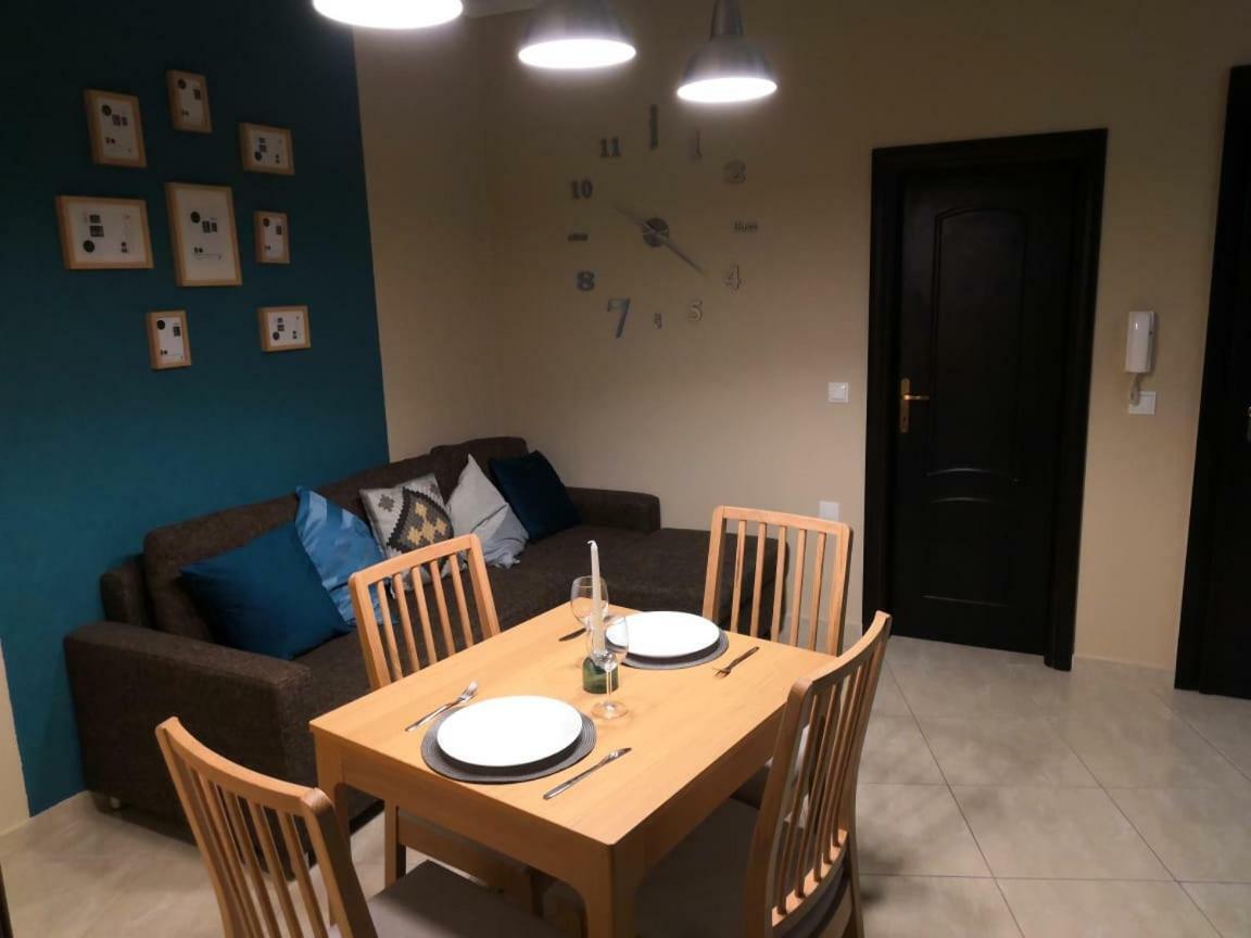 Comfortable Apartment Near The Central Beach เนอา สกีโอนี ภายนอก รูปภาพ