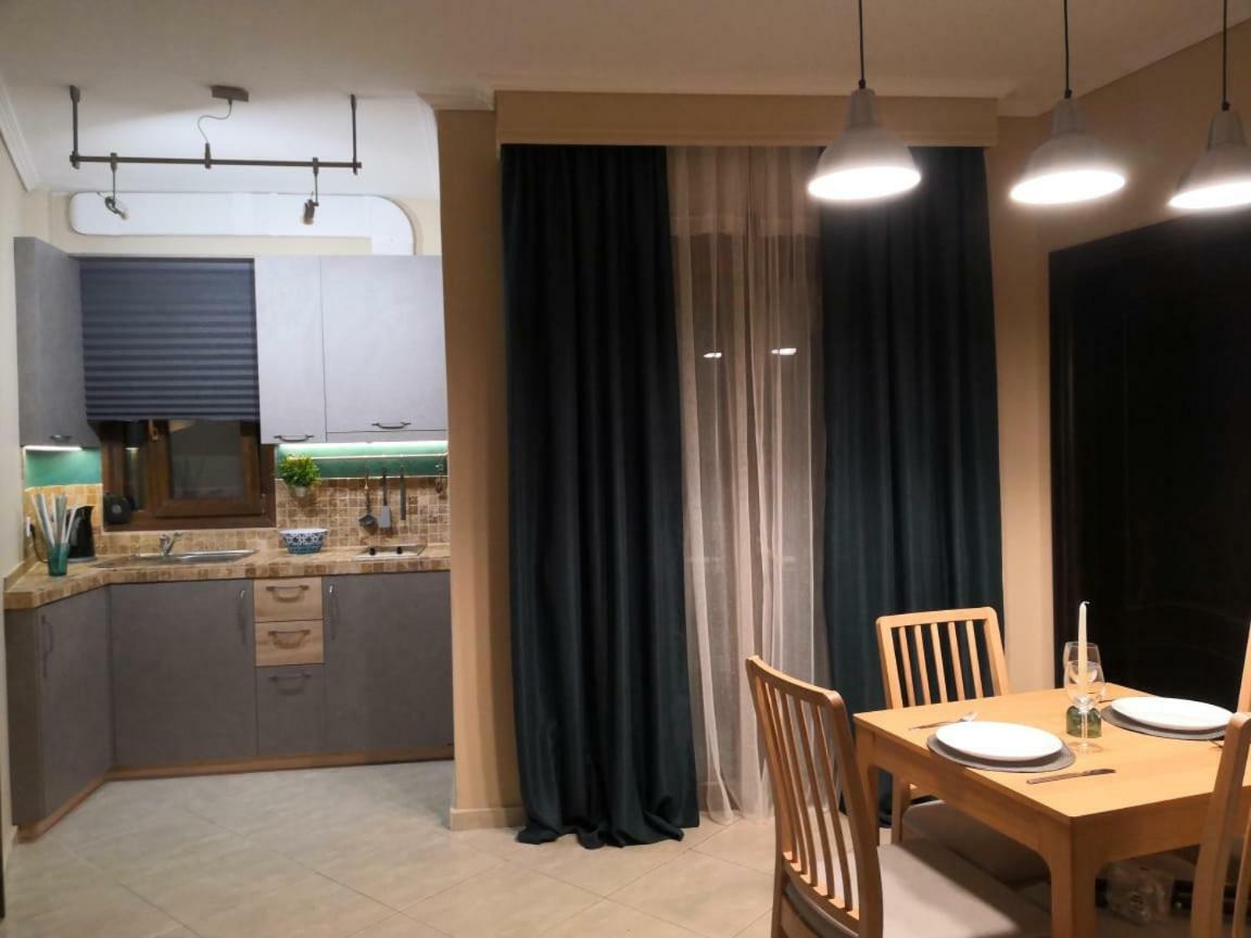 Comfortable Apartment Near The Central Beach เนอา สกีโอนี ภายนอก รูปภาพ